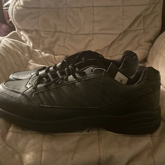 Men’s casual athletic black shoe. Men’s size 12 athletic shoe. - Picture 2 of 7